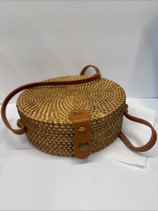 Handbags - Woven Round Straw Crossbody Bag in Tan